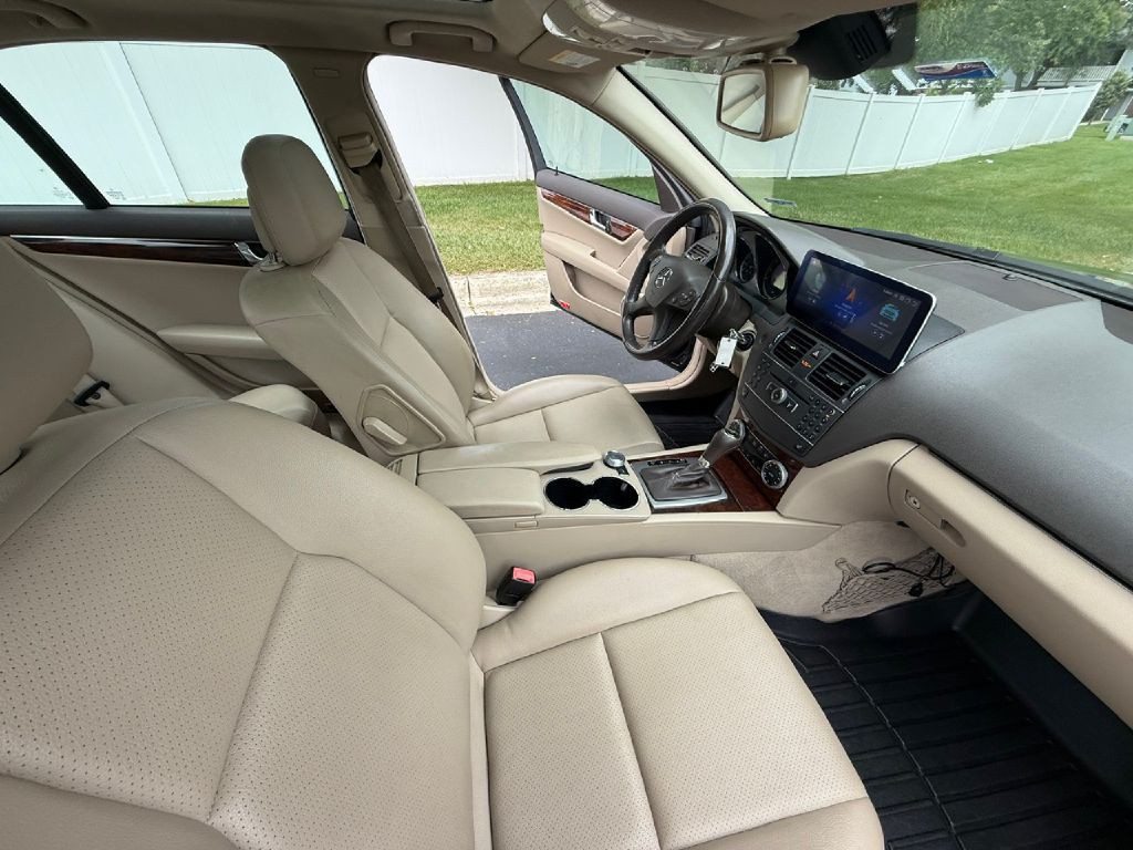 2011 Mercedes-Benz C-Class Image 22