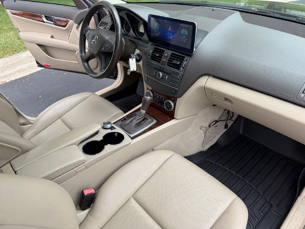 2011 Mercedes-Benz C-Class Image 24
