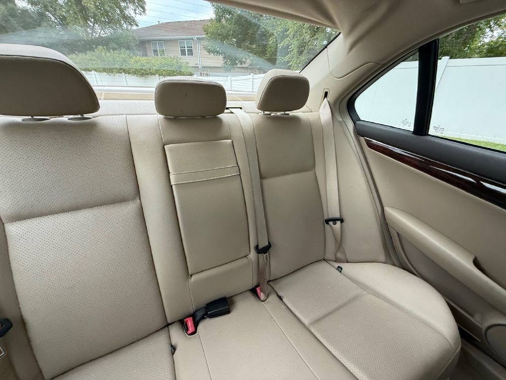 2011 Mercedes-Benz C-Class Image 31