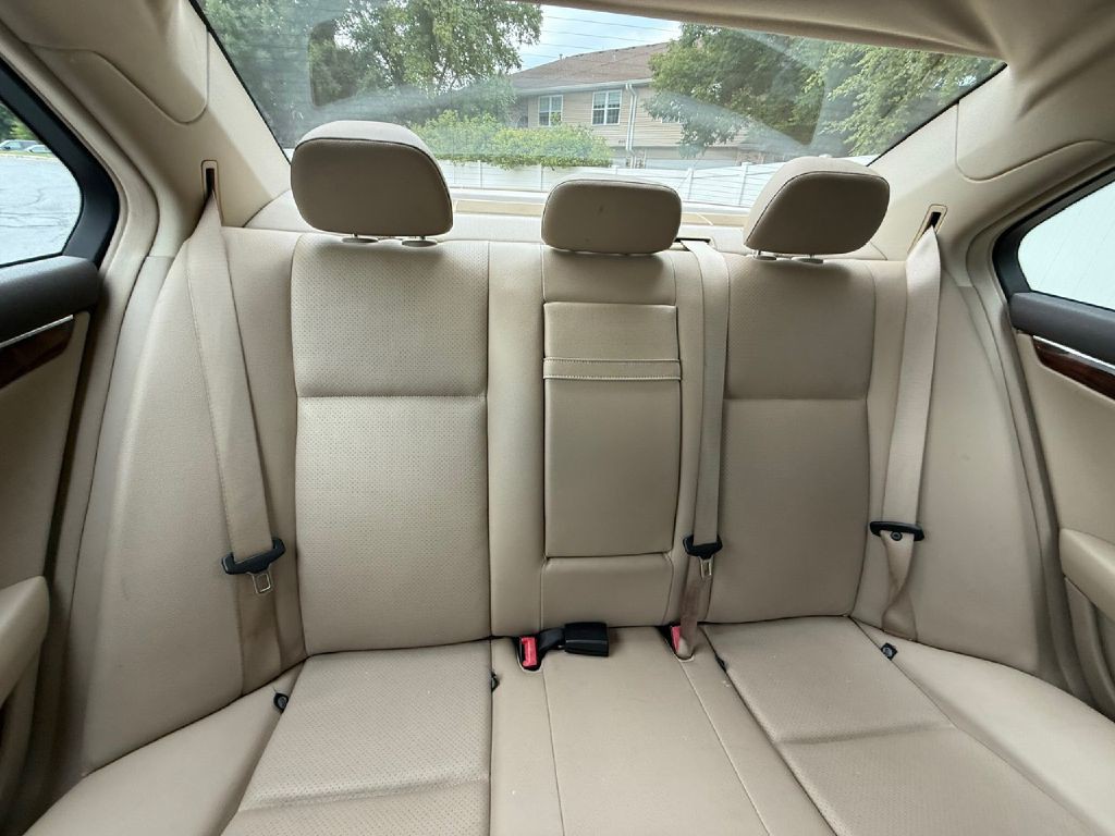 2011 Mercedes-Benz C-Class Image 32