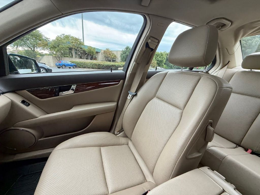 2011 Mercedes-Benz C-Class Image 33