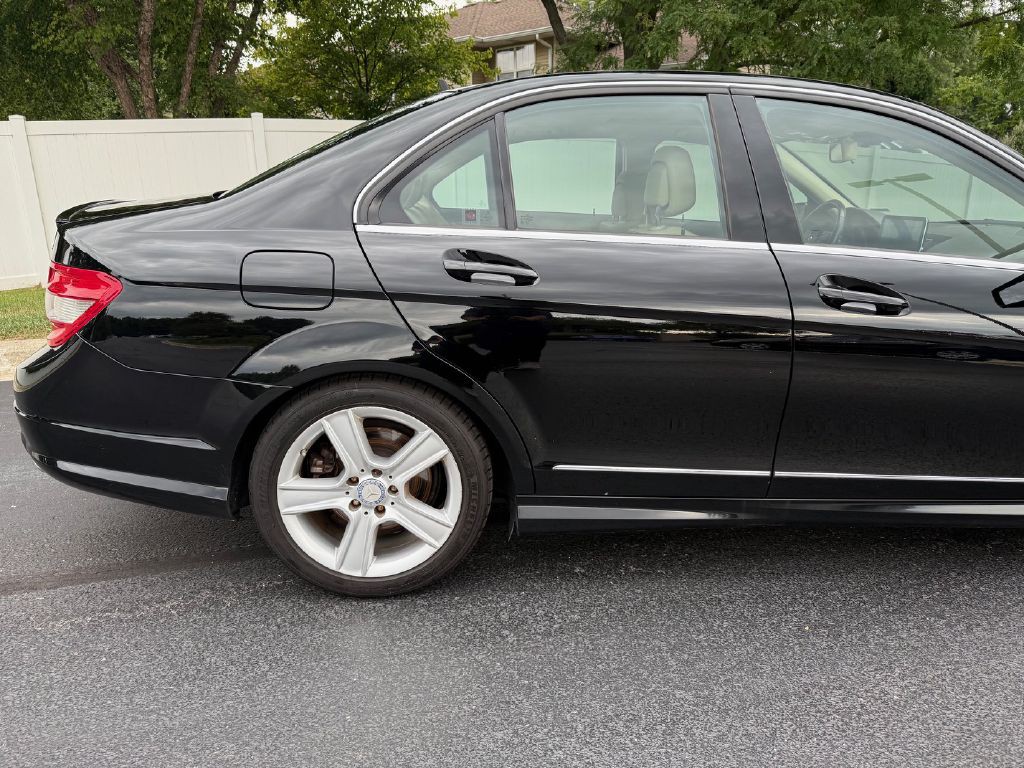 2011 Mercedes-Benz C-Class Image 39