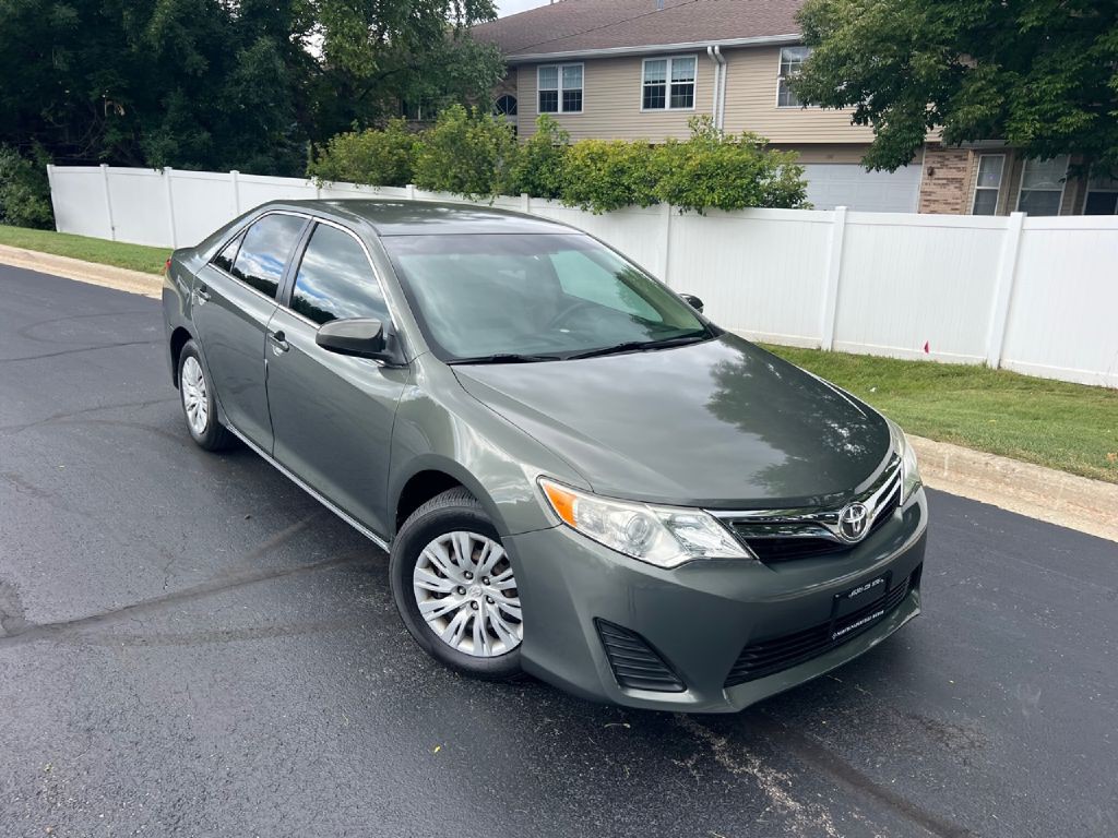 2013 Toyota Camry Image 2