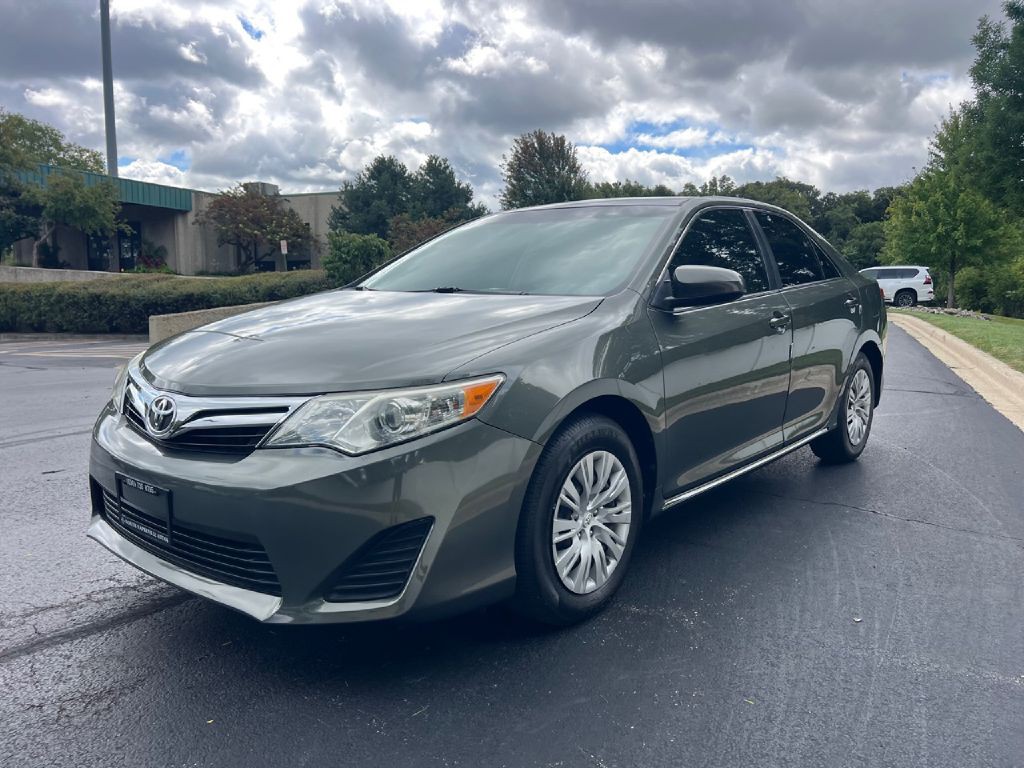 2013 Toyota Camry Image 10