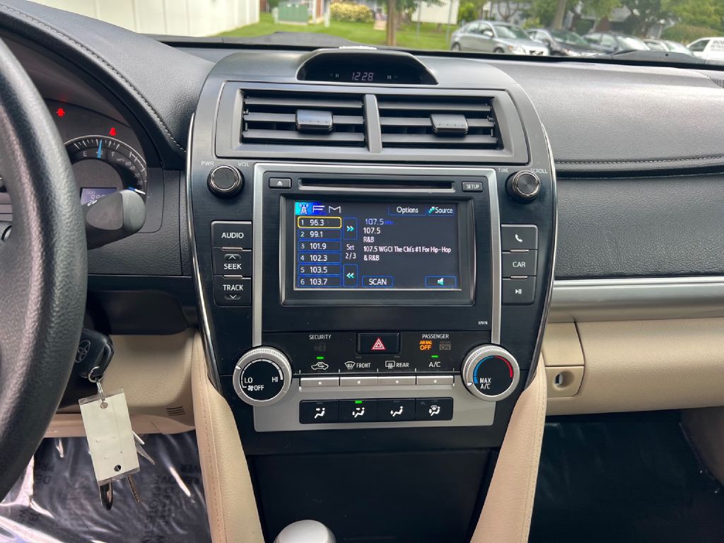 2013 Toyota Camry Image 16