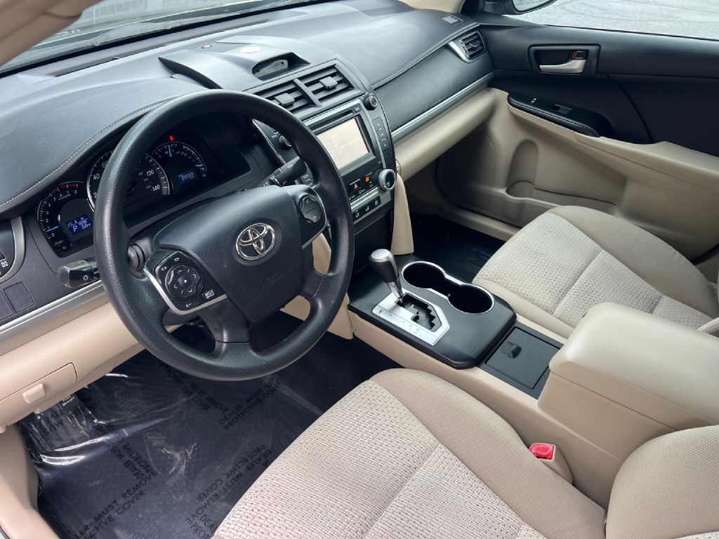 2013 Toyota Camry Image 18