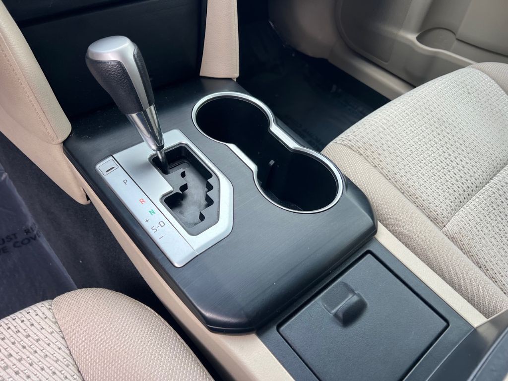 2013 Toyota Camry Image 19