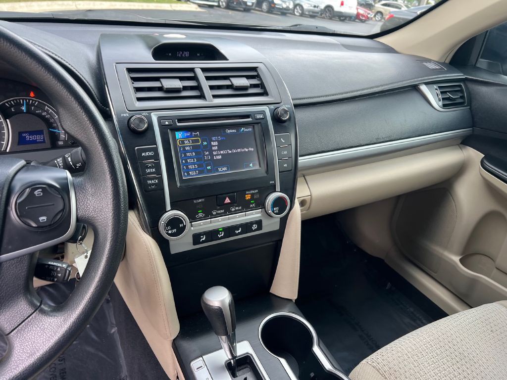 2013 Toyota Camry Image 22