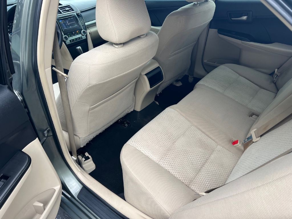 2013 Toyota Camry Image 28
