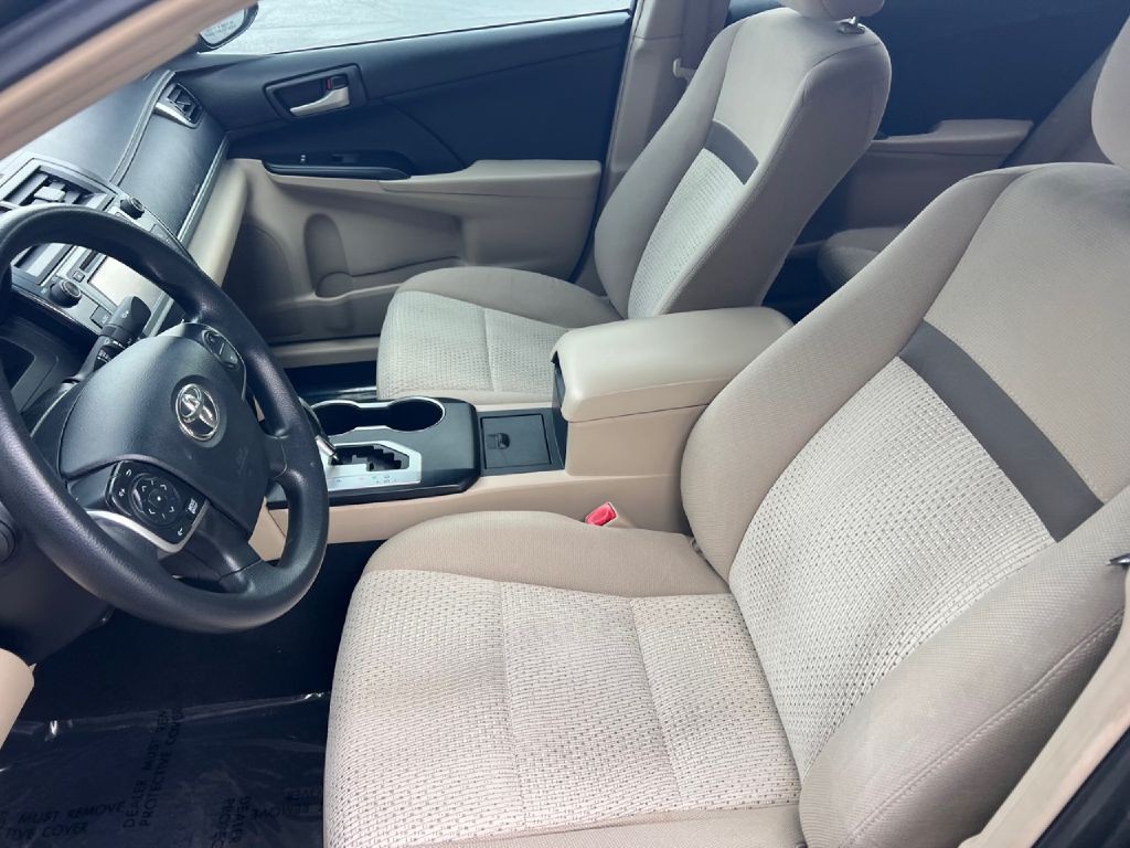 2013 Toyota Camry Image 32