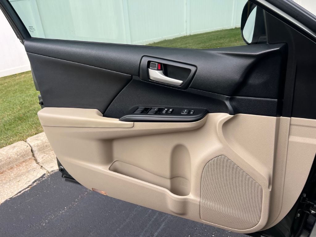2013 Toyota Camry Image 33