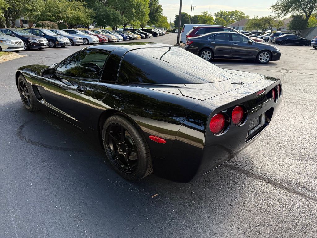 2004 Chevrolet Corvette Image 8