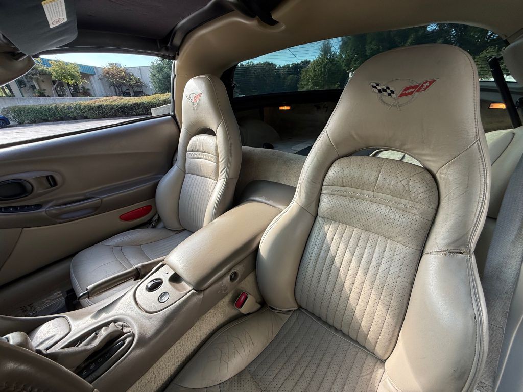 2004 Chevrolet Corvette Image 13
