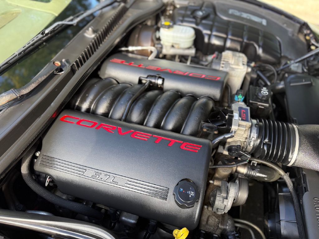2004 Chevrolet Corvette Image 18