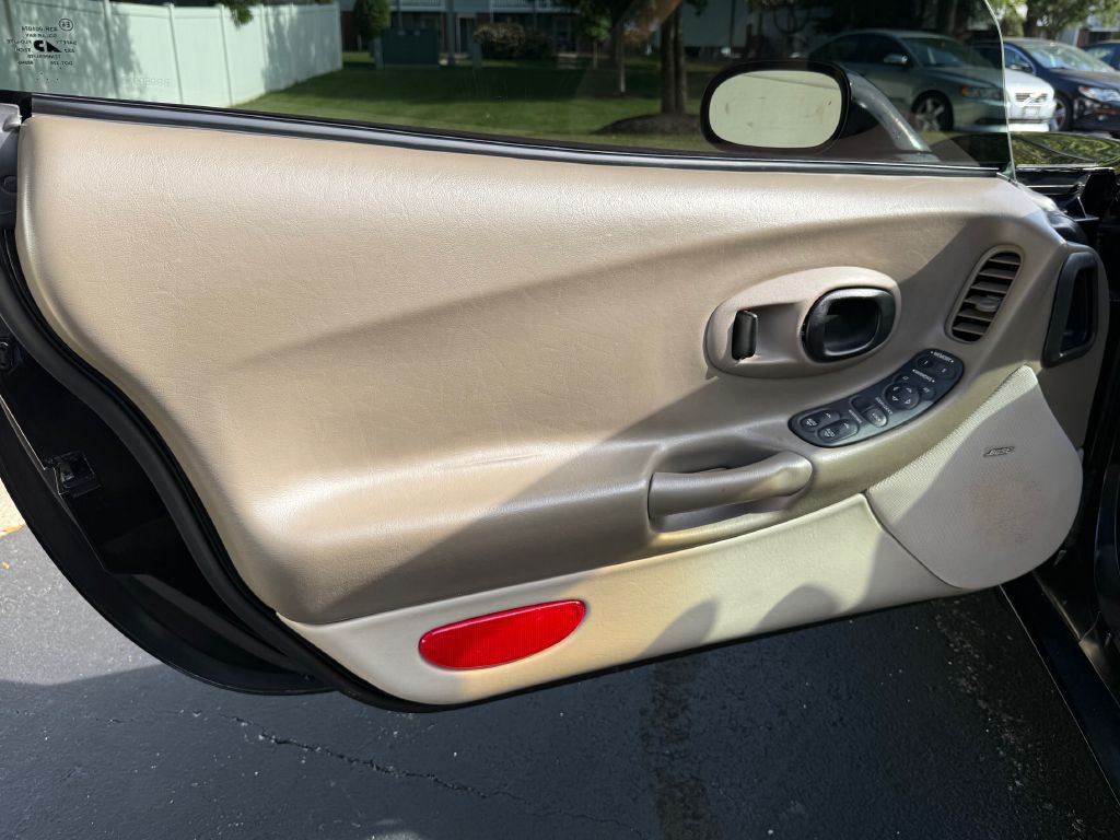 2004 Chevrolet Corvette Image 27