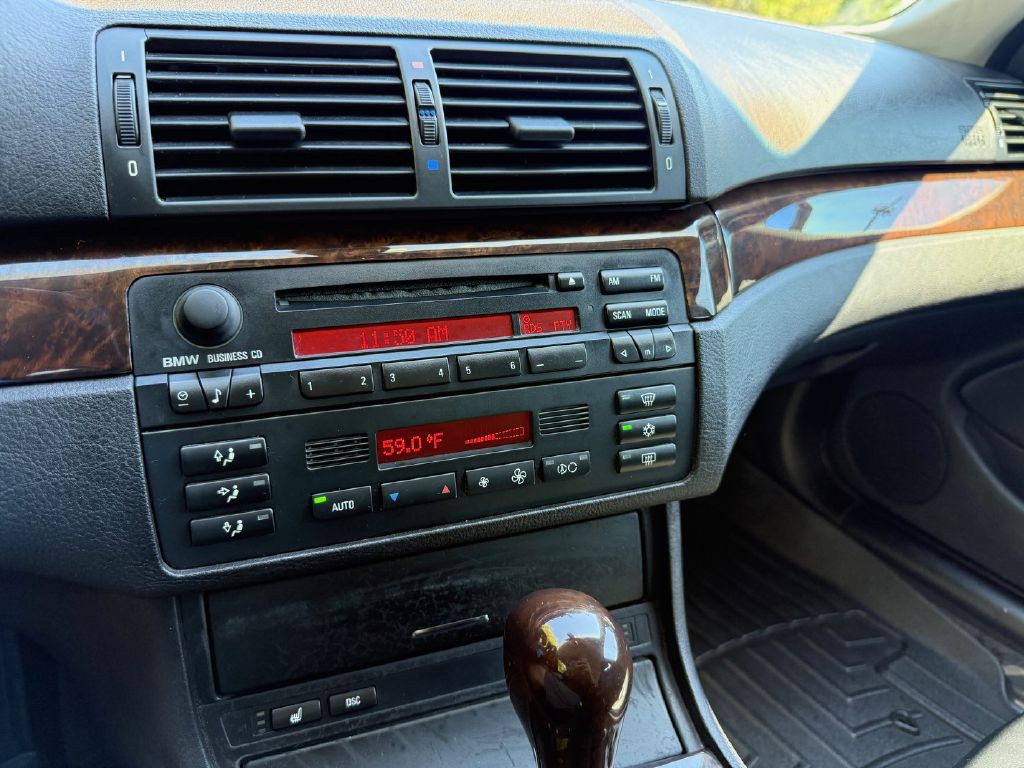 2003 BMW 3 Series Image 16