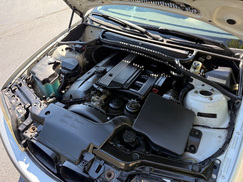 2003 BMW 3 Series Image 36