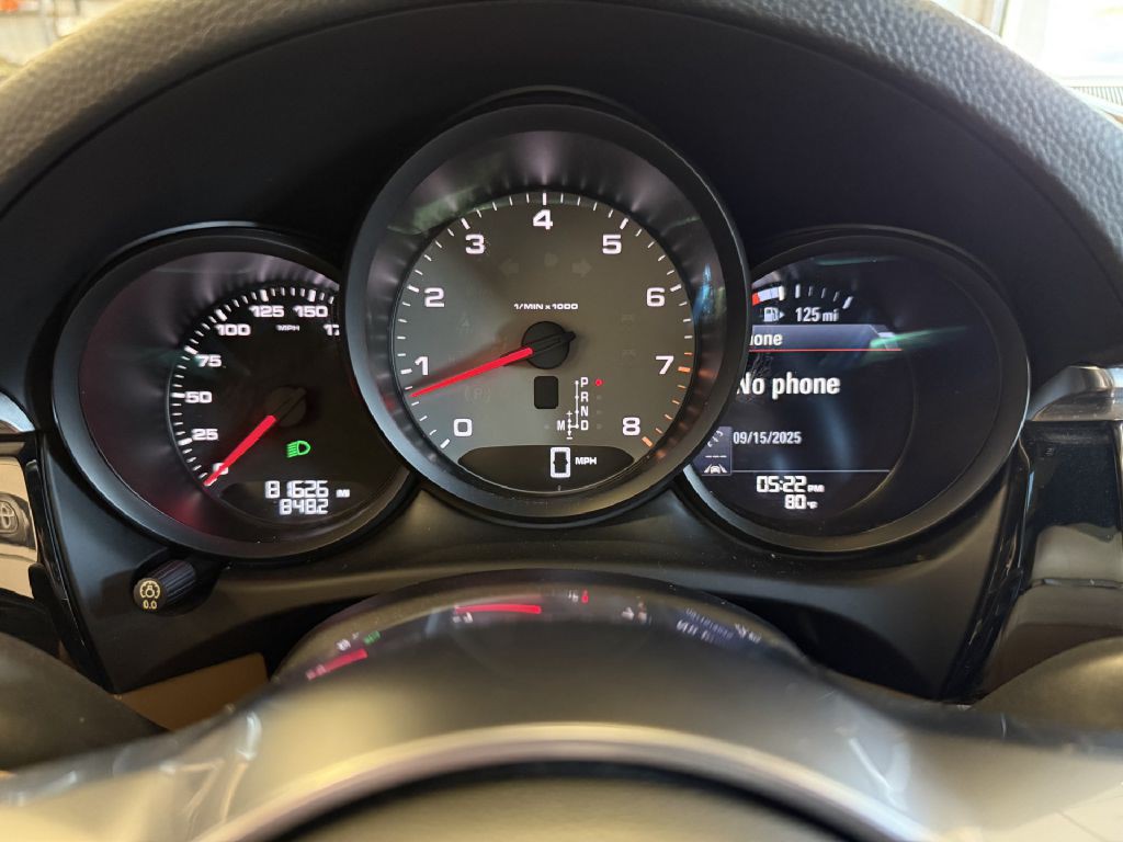 2018 Porsche Macan Image 16