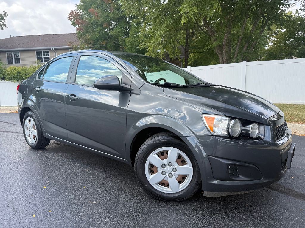 2016 Chevrolet Sonic Image 1
