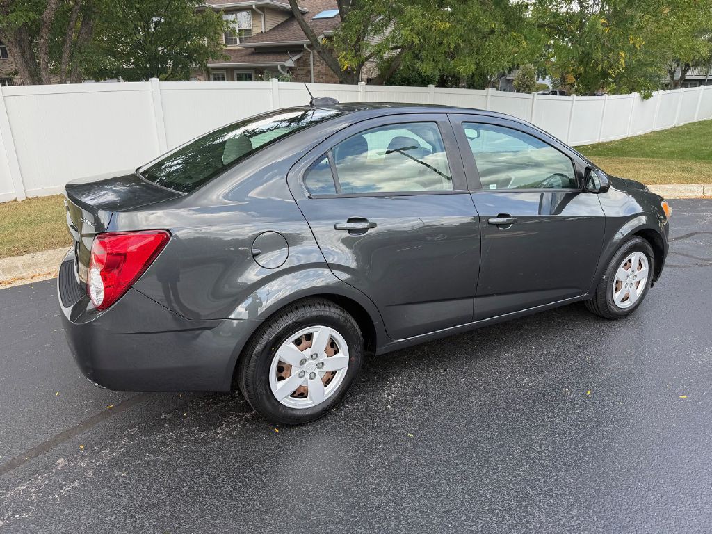 2016 Chevrolet Sonic Image 6