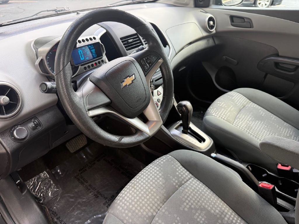 2016 Chevrolet Sonic Image 16