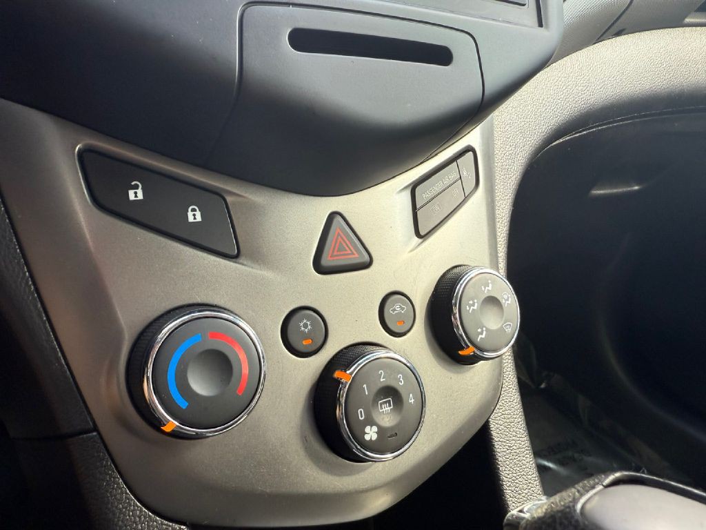 2016 Chevrolet Sonic Image 17