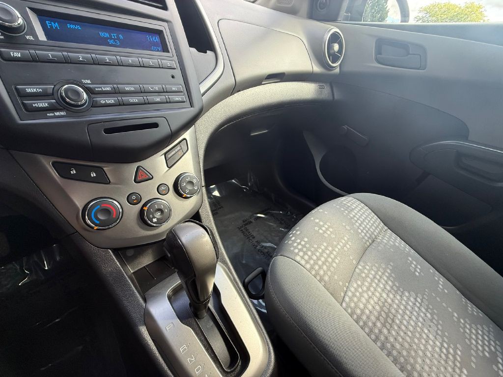 2016 Chevrolet Sonic Image 22