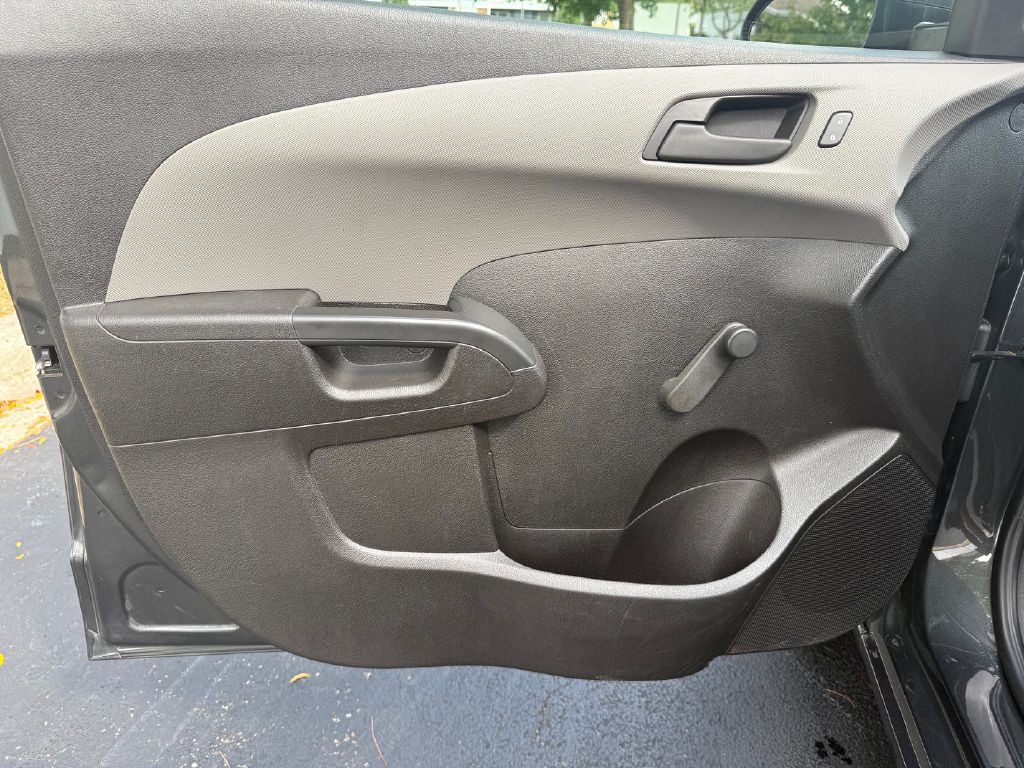 2016 Chevrolet Sonic Image 31