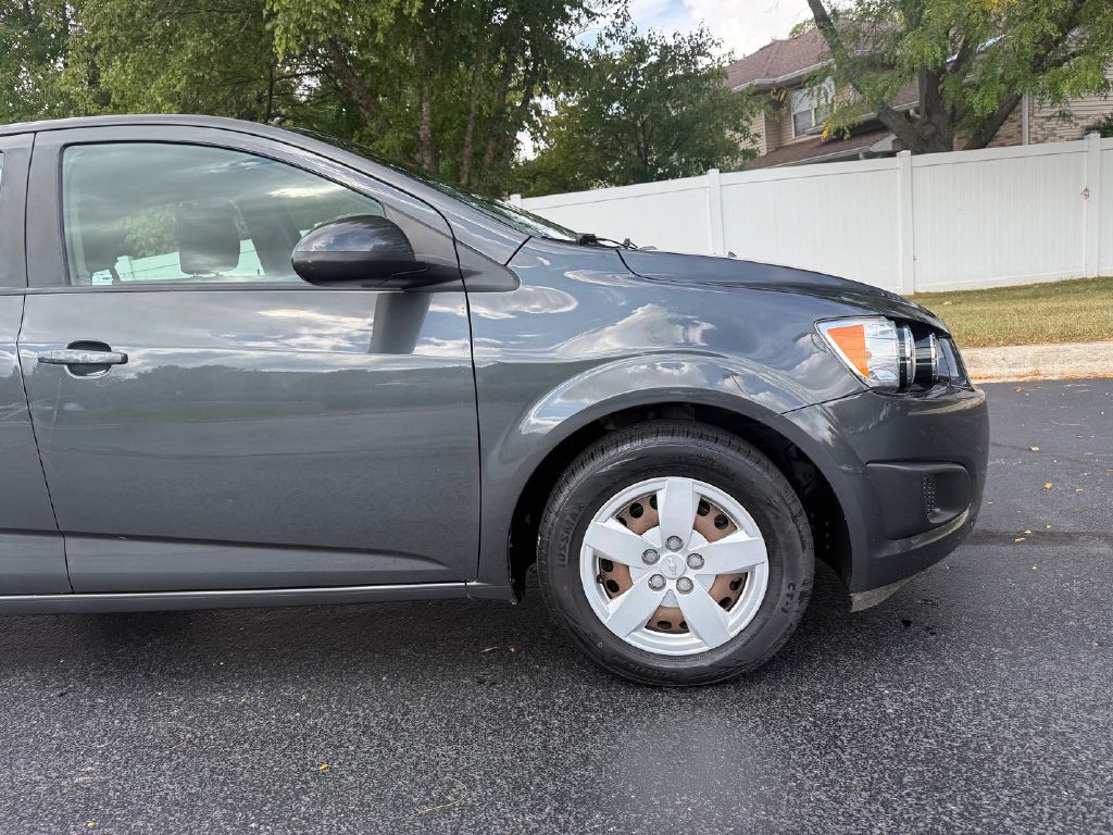 2016 Chevrolet Sonic Image 38