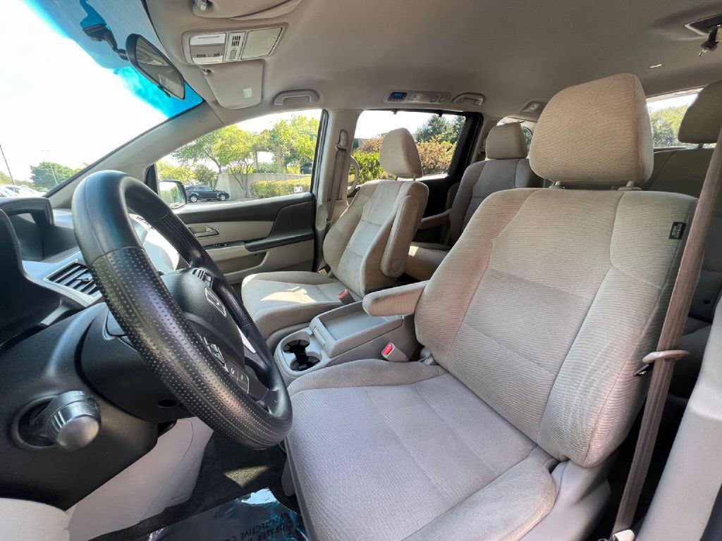 2012 Honda Odyssey Image 17