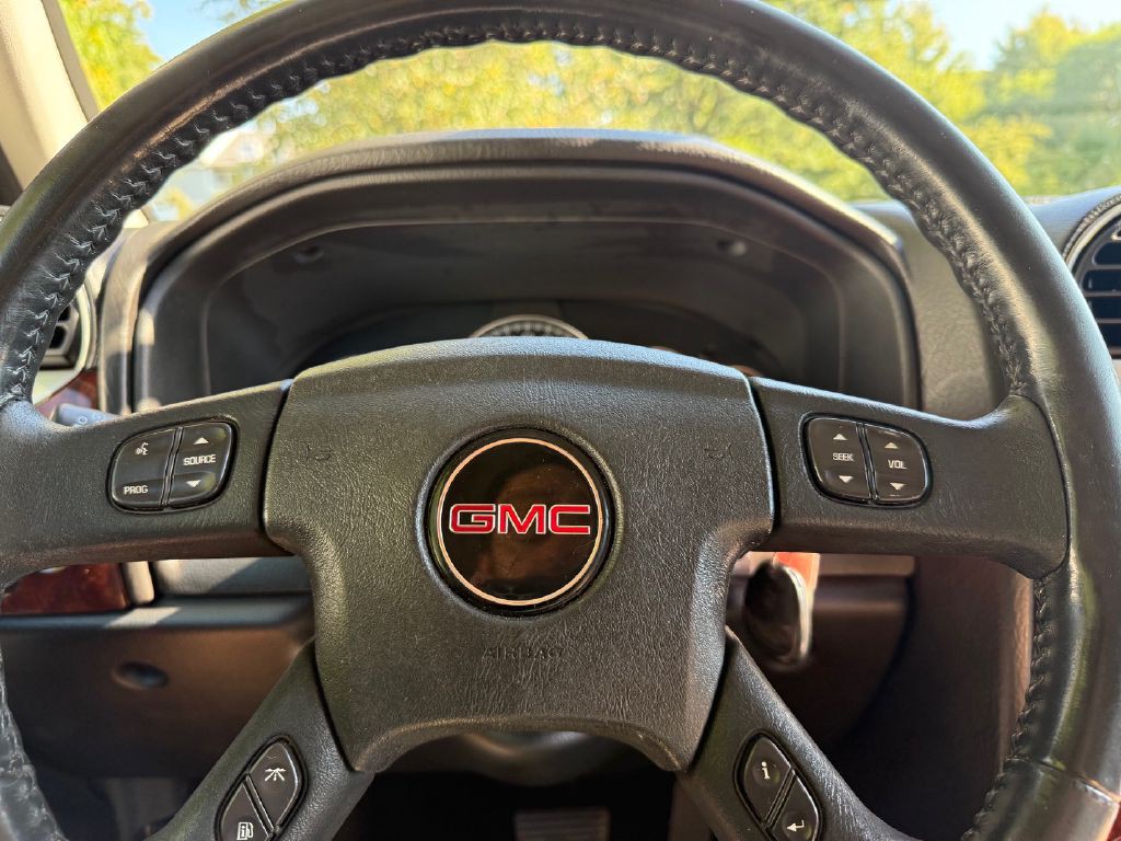 2005 GMC Envoy Image 18
