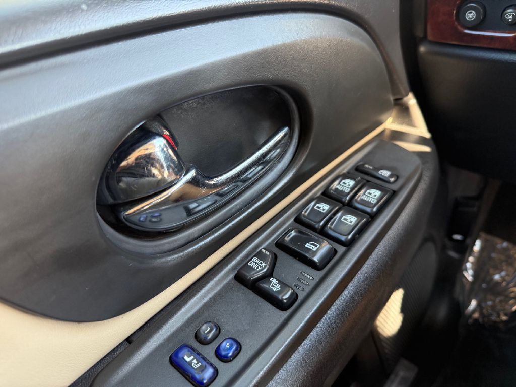 2005 GMC Envoy Image 33
