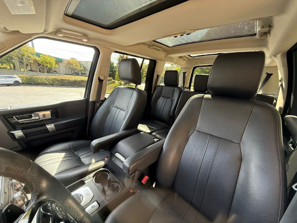 2016 Land Rover LR4 Image 13
