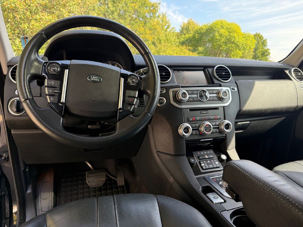 2016 Land Rover LR4 Image 17