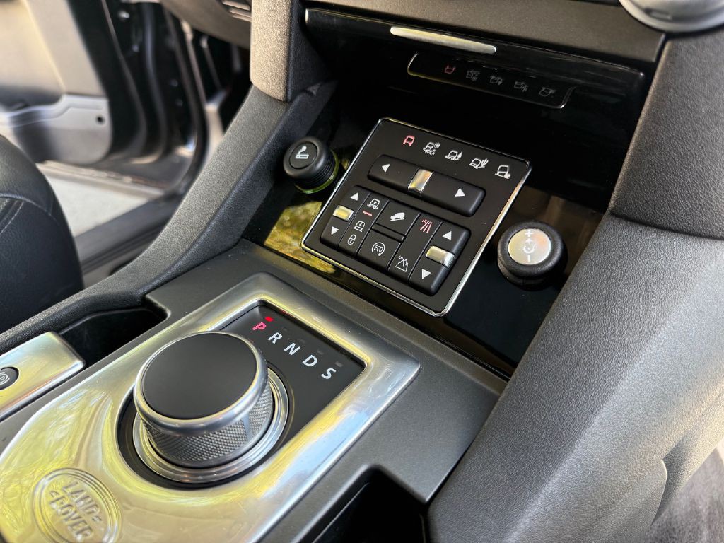 2016 Land Rover LR4 Image 18
