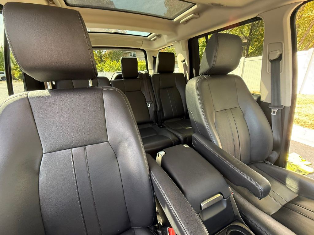 2016 Land Rover LR4 Image 19