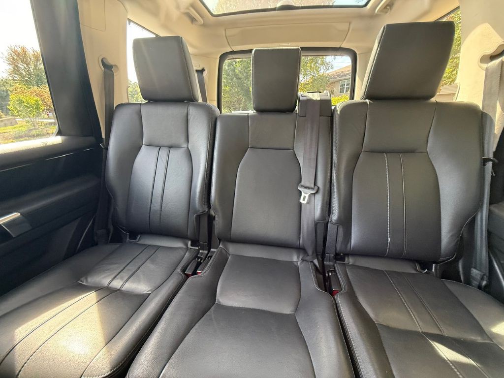 2016 Land Rover LR4 Image 23
