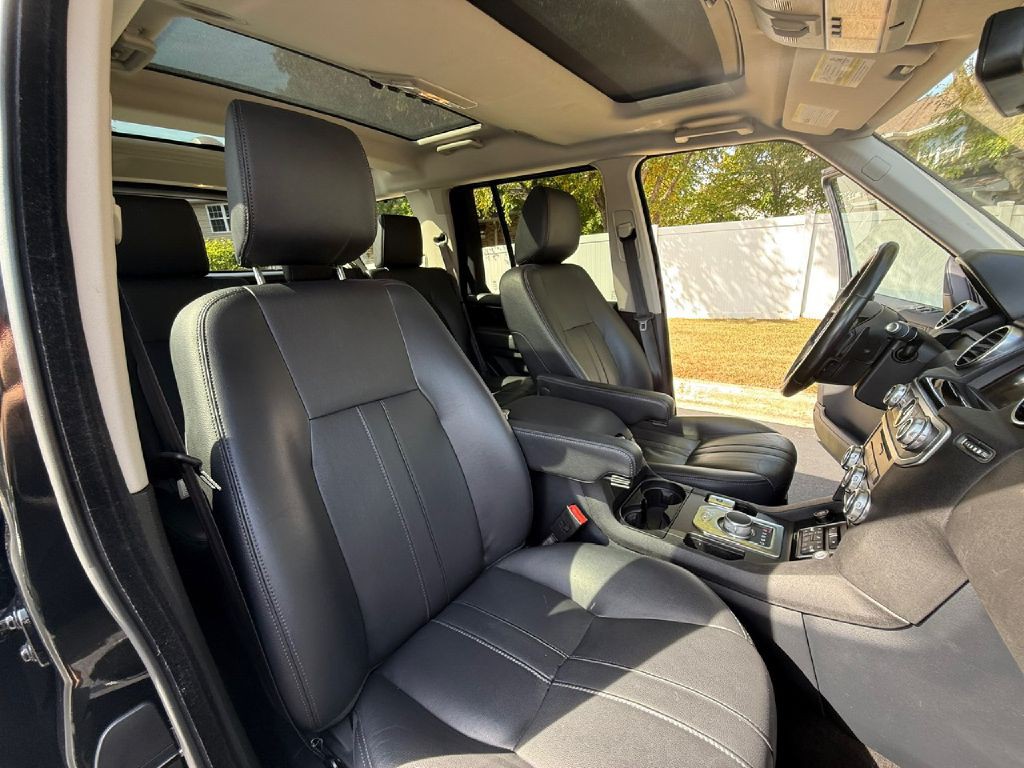 2016 Land Rover LR4 Image 24