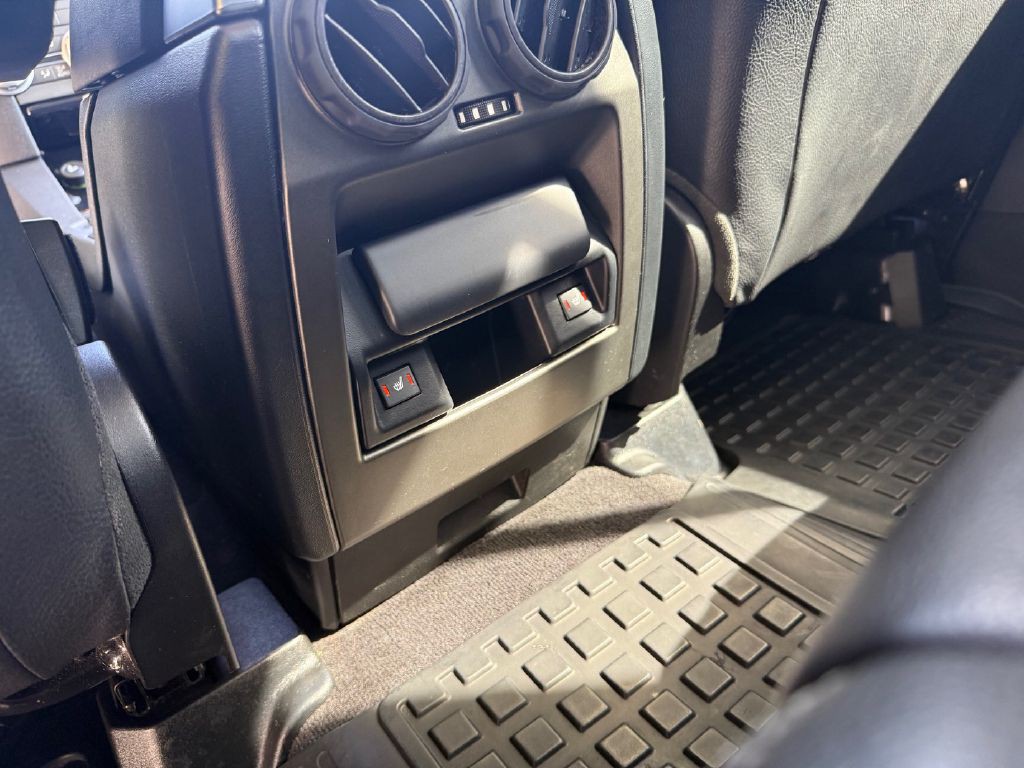 2016 Land Rover LR4 Image 28