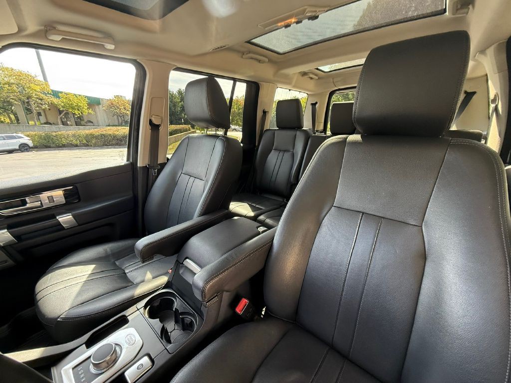2016 Land Rover LR4 Image 30