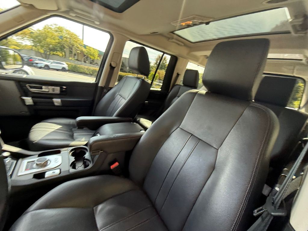 2016 Land Rover LR4 Image 32