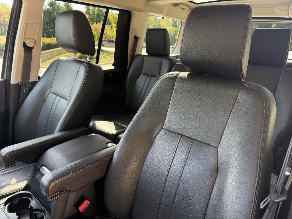 2016 Land Rover LR4 Image 40