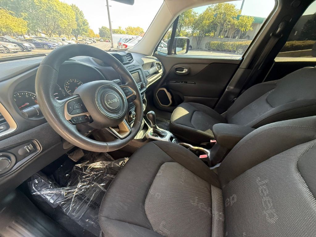 2017 Jeep Renegade Image 17