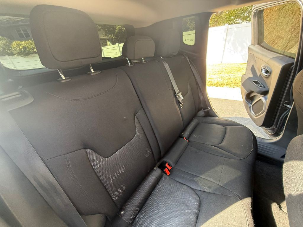 2017 Jeep Renegade Image 24
