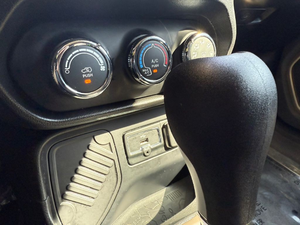 2017 Jeep Renegade Image 28