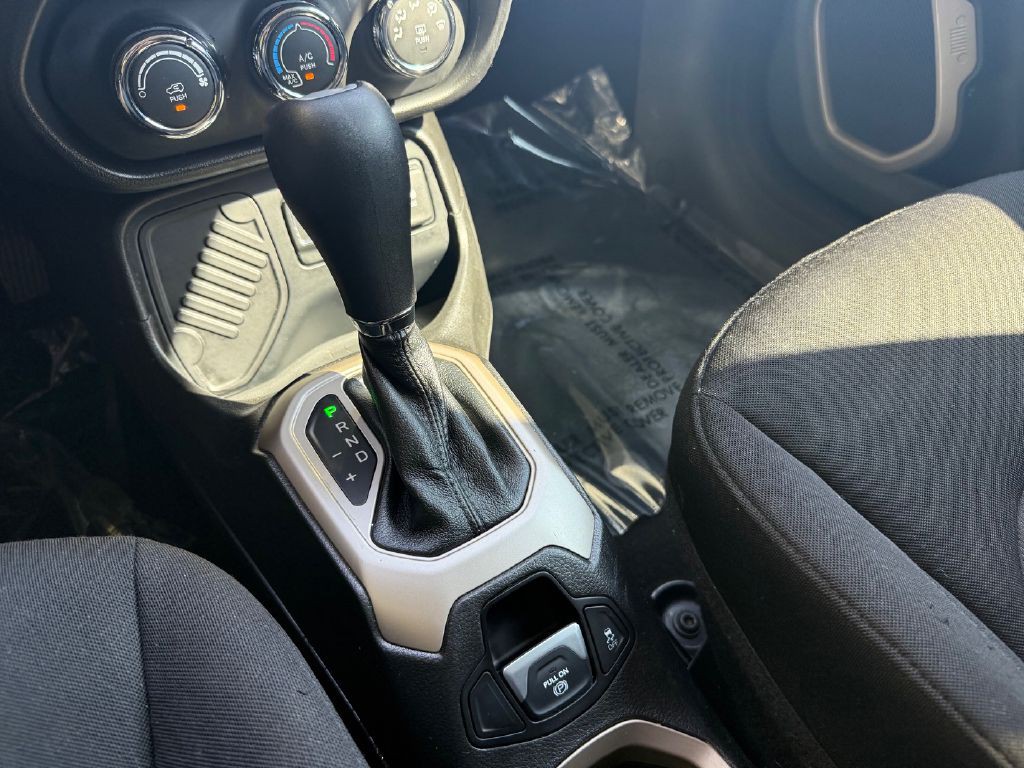 2017 Jeep Renegade Image 29