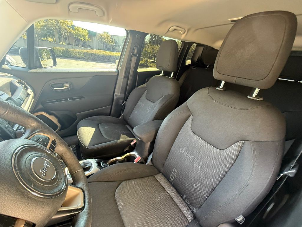 2017 Jeep Renegade Image 30
