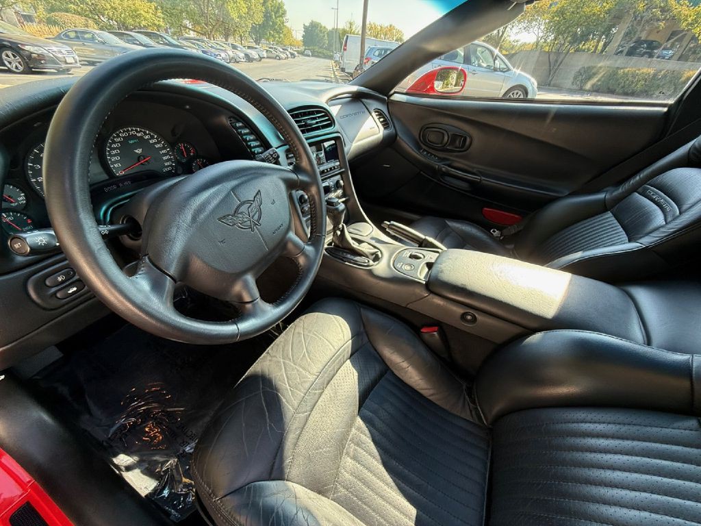 2004 Chevrolet Corvette Image 13