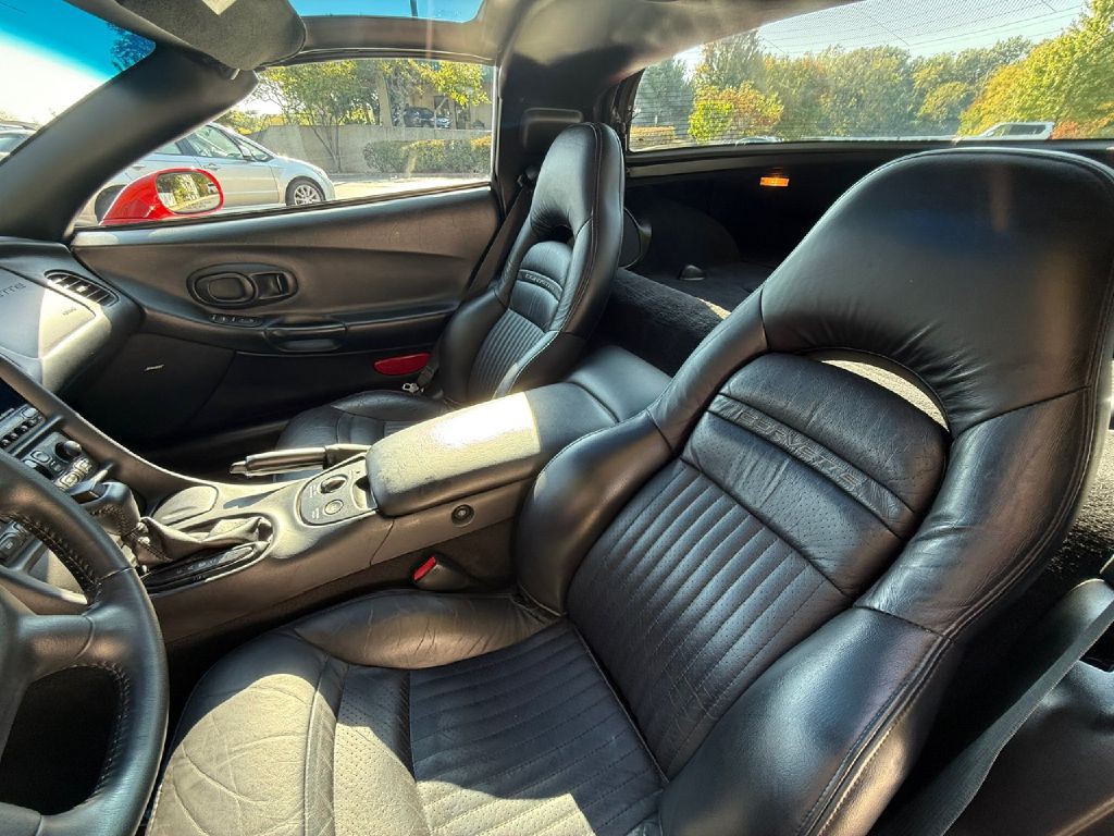 2004 Chevrolet Corvette Image 15