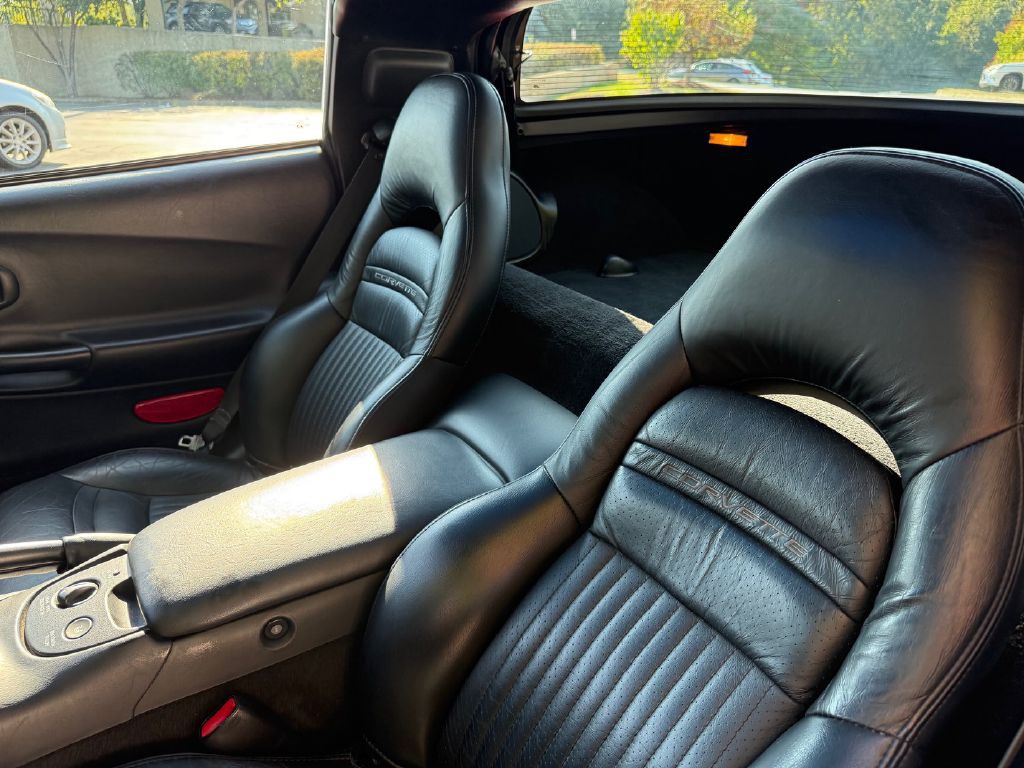 2004 Chevrolet Corvette Image 17